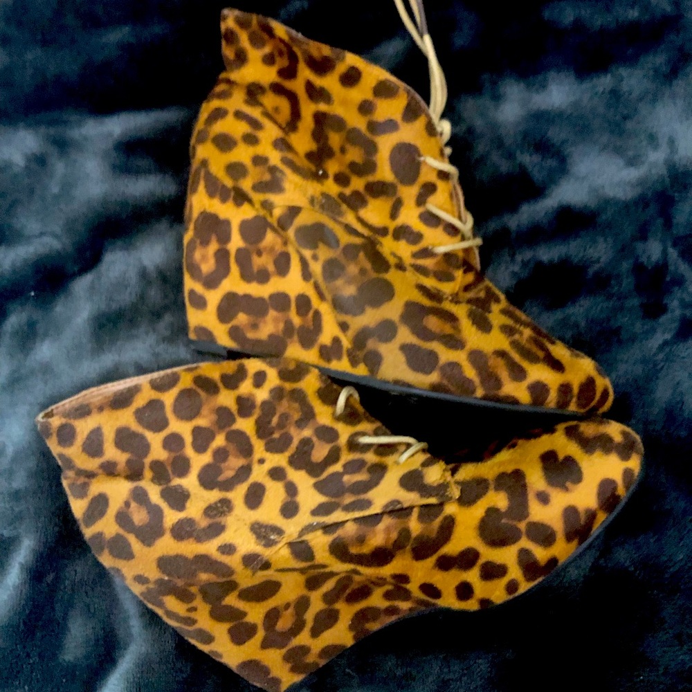 Leopard wedge heels